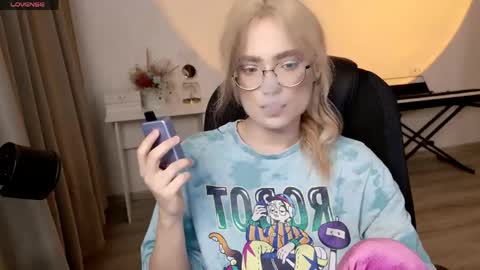Snapshot of _meow_neko_ chatting on 04-30-26, 12:39 _meow_neko_ online show from 04-30-26, 12:39