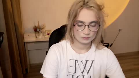 Snapshot of _meow_neko_ chatting on 05-11-26, 04:48 _meow_neko_ online show from 05-11-26, 04:48