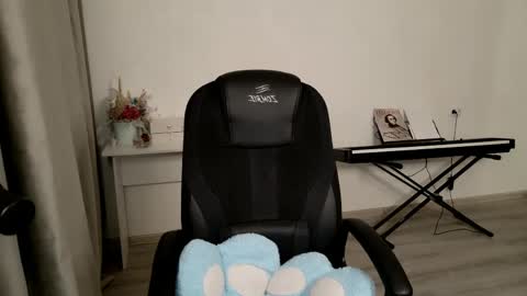 Snapshot of _meow_neko_ chatting on 05-18-26, 12:07 _meow_neko_ online show from 05-18-26, 12:07