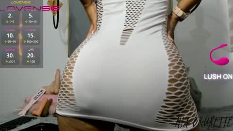 Snapshot of _mia_brunette_ chatting on 01-09-25, 11:47 MIA online show from 01-09-25, 11:47