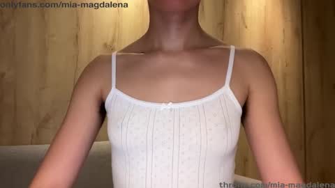 Snapshot of _miamagdalena chatting on 01-16-26, 02:37 Mia Magdalena online show from 01-16-26, 02:37