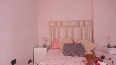 Snapshot of _miavelvet chatting on 07-21-26, 12:18 Mia online show from 07-21-26, 12:18