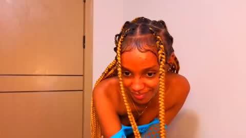 Mimi online show from 04-25-26, 01:41