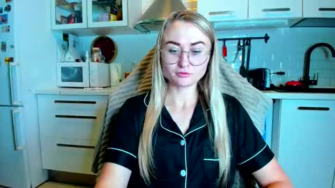 Eva online show from 11-18-25, 08:57