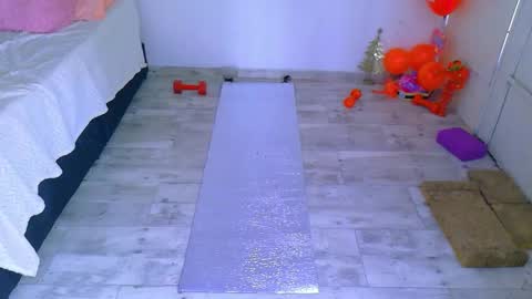 karoline uwu online show from 10-04-25, 08:18