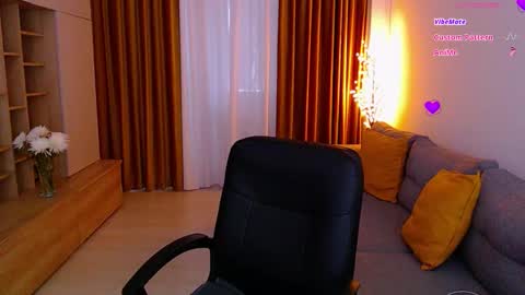 Mia online show from 10-09-25, 07:06