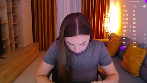 Mia online show from 11-10-25, 08:57