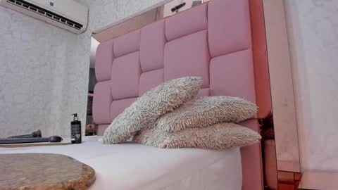 Snapshot of _molly_rosse_ chatting on 01-02-25, 04:02 _molly_rosse_ online show from 01-02-25, 04:02