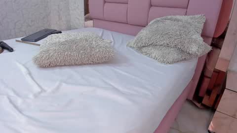 Snapshot of _molly_rosse_ chatting on 01-03-25, 04:06 _molly_rosse_ online show from 01-03-25, 04:06