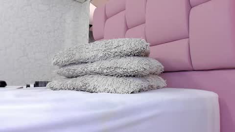 Snapshot of _molly_rosse_ chatting on 02-12-25, 01:37 _molly_rosse_ online show from 02-12-25, 01:37