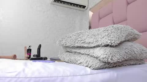 Snapshot of _molly_rosse_ chatting on 02-14-25, 01:18 _molly_rosse_ online show from 02-14-25, 01:18