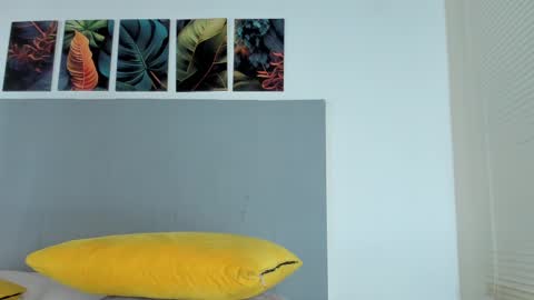 Snapshot of _molly_rosse_ chatting on 10-06-25, 12:13 _molly_rosse_ online show from 10-06-25, 12:13