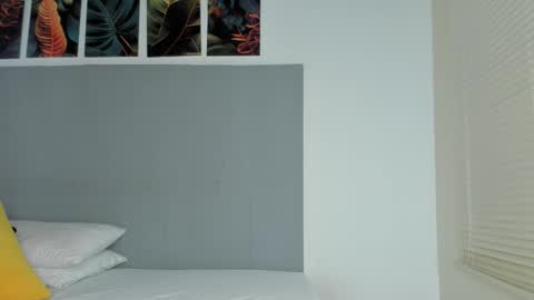 Snapshot of _molly_rosse_ chatting on 10-08-25, 12:25 _molly_rosse_ online show from 10-08-25, 12:25