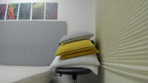 _molly_rosse_ online show from 04-17-26, 11:46