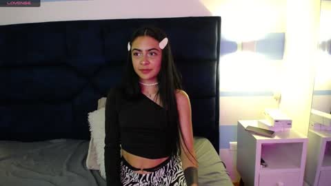 Snapshot of _mollyy chatting on 12-18-24, 10:02 Molly online show from 12-18-24, 10:02