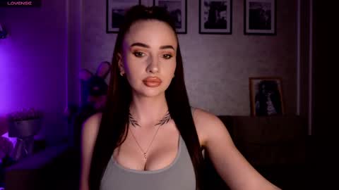 Snapshot of _moon_girl_18 chatting on 03-11-25, 04:51 Nikol online show from 03-11-25, 04:51