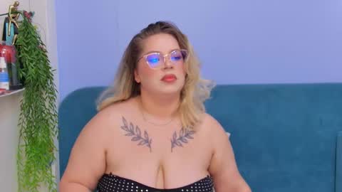 Snapshot of _mooncake chatting on 11-20-25, 05:40 Fiona online show from 11-20-25, 05:40