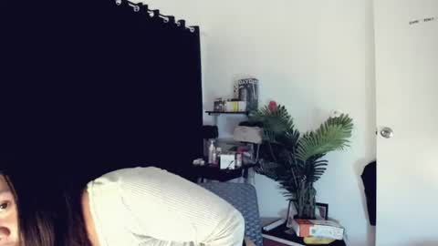 Angel online show from 04-23-26, 07:41