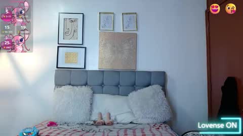 Snapshot of _naomi_s chatting on 11-23-25, 01:44 _naomi_s online show from 11-23-25, 01:44