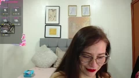 Snapshot of _naomi_s chatting on 05-19-26, 01:39 _naomi_s online show from 05-19-26, 01:39
