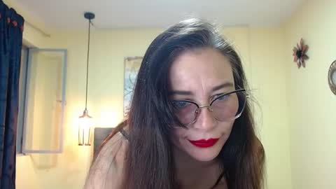 Snapshot of _naomi_s chatting on 05-31-26, 02:02 _naomi_s online show from 05-31-26, 02:02