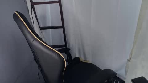 Snapshot of _natalieey chatting on 12-01-25, 05:23 nics online show from 12-01-25, 05:23