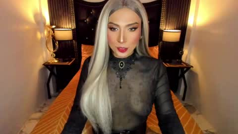 _natashacooper_ online show from 06-01-26, 09:22