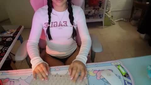 Snapshot of _nathaila_ chatting on 09-17-25, 12:01 _nathaila_ online show from 09-17-25, 12:01