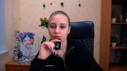 Snapshot of _nicole_new chatting on 12-14-24, 12:44 Nica online show from 12-14-24, 12:44