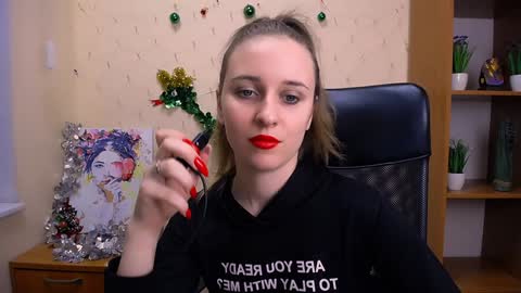 Snapshot of _nicole_new chatting on 12-18-24, 03:00 Nica online show from 12-18-24, 03:00