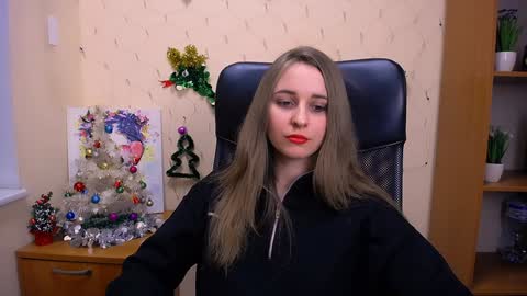 Snapshot of _nicole_new chatting on 12-30-24, 05:44 Nica online show from 12-30-24, 05:44