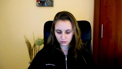 Snapshot of _nicole_new chatting on 01-06-25, 04:13 Nica online show from 01-06-25, 04:13