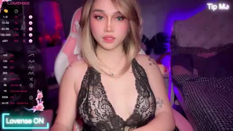 Snapshot of _nippleticklexxx chatting on 09-19-25, 05:13 Lily online show from 09-19-25, 05:13