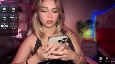 Snapshot of _nippleticklexxx chatting on 10-10-25, 03:22 Lily online show from 10-10-25, 03:22