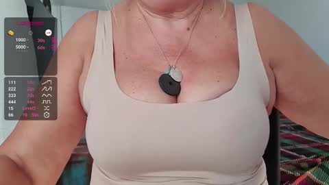 Snapshot of _oldschool_lady_ chatting on 09-19-25, 10:05 Charlotte online show from 09-19-25, 10:05