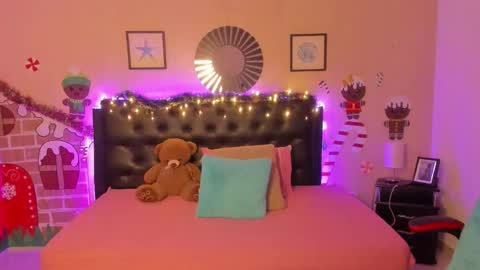 Olivia jones online show from 12-19-25, 01:40