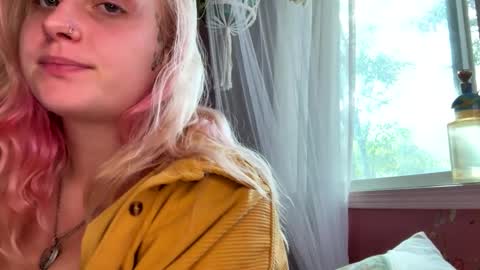 Snapshot of _peaceoutgirlscout_ chatting on 10-04-25, 08:07 _peaceoutgirlscout_ online show from 10-04-25, 08:07