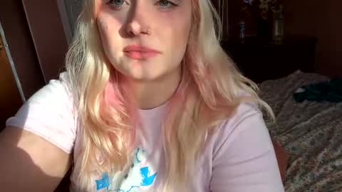 Snapshot of _peaceoutgirlscout_ chatting on 10-07-25, 10:29 _peaceoutgirlscout_ online show from 10-07-25, 10:29