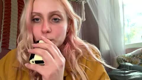 Snapshot of _peaceoutgirlscout_ chatting on 10-08-25, 08:28 _peaceoutgirlscout_ online show from 10-08-25, 08:28