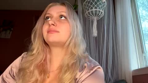 Snapshot of _peaceoutgirlscout_ chatting on 10-28-25, 09:17 _peaceoutgirlscout_ online show from 10-28-25, 09:17