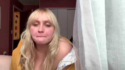 _peaceoutgirlscout_ online show from 11-29-25, 09:40