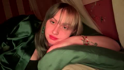 _peaceoutgirlscout_ online show from 12-20-25, 09:16