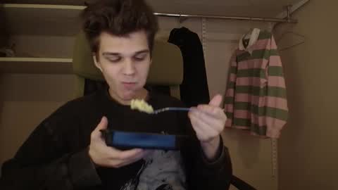 Willie online show from 04-24-26, 08:44