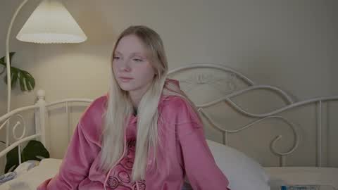 Snapshot of _penisflytrap_ chatting on 09-27-25, 05:56 Viktoria online show from 09-27-25, 05:56