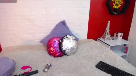 Snapshot of _poison_sweet chatting on 10-20-25, 06:52 Laura online show from 10-20-25, 06:52