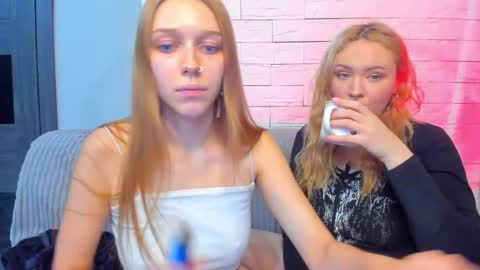 Snapshot of _prettybaby_ chatting on 12-15-25, 06:34 _prettybaby_ online show from 12-15-25, 06:34