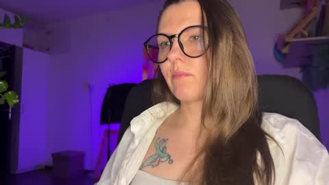  HADLY today day-off see u online 0112  online show from 02-13-25, 06:27