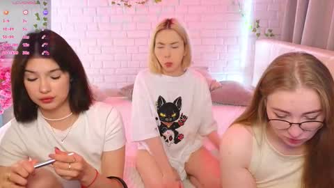 Merlizz Eva Jane Mila Nicole  left to right  online show from 10-10-25, 02:05