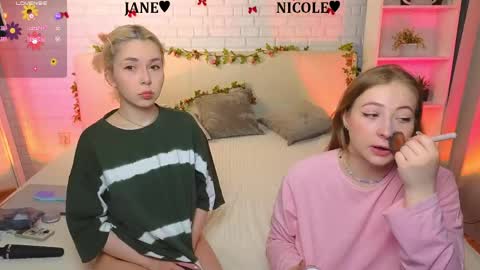 Merlizz Eva Jane Mila Nicole  left to right  online show from 04-25-26, 08:06