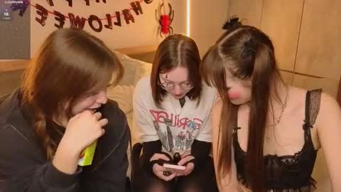 LISSAPVT IS OPEN online show from 10-31-25, 07:26